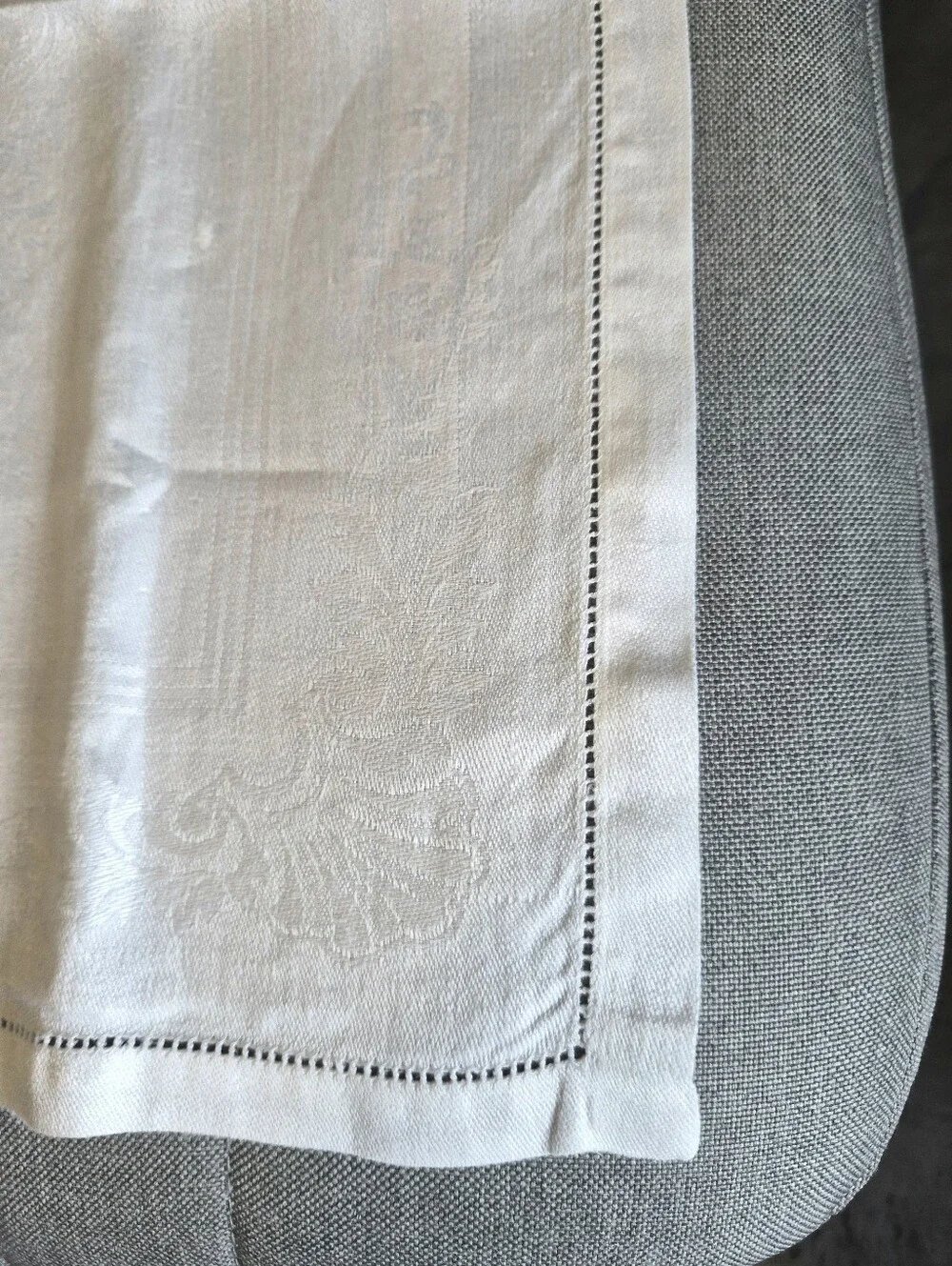 8 Vintage Linen Damask Jacquard Vine Floral Hemstitched Dinner Napkins, 17 X 18